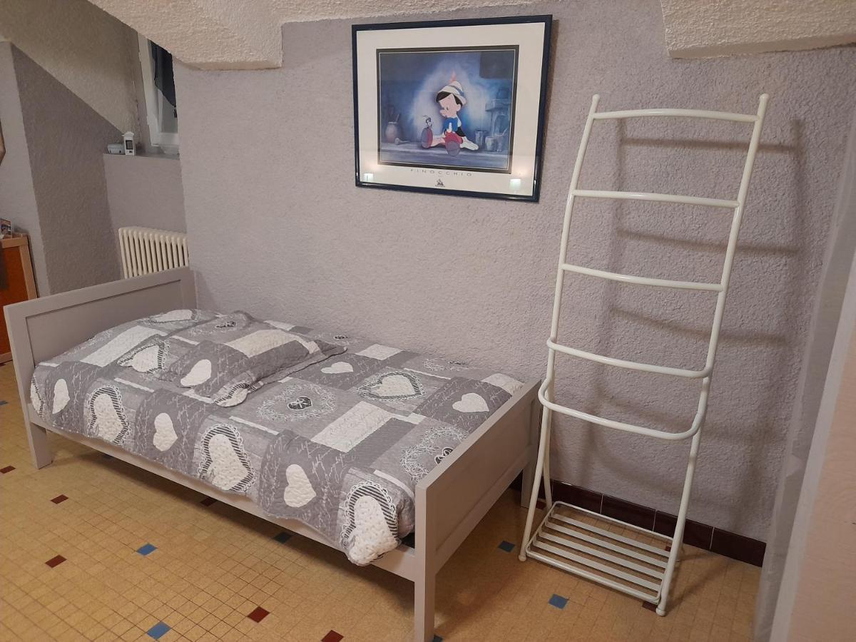 Leclosdipontine L'Ecole Des Demoiselles Pontgibaud Bagian luar foto