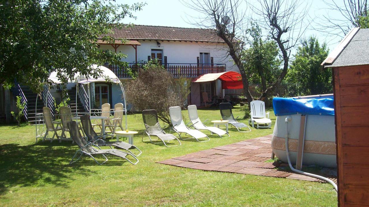 Leclosdipontine L'Ecole Des Demoiselles Pontgibaud Bagian luar foto