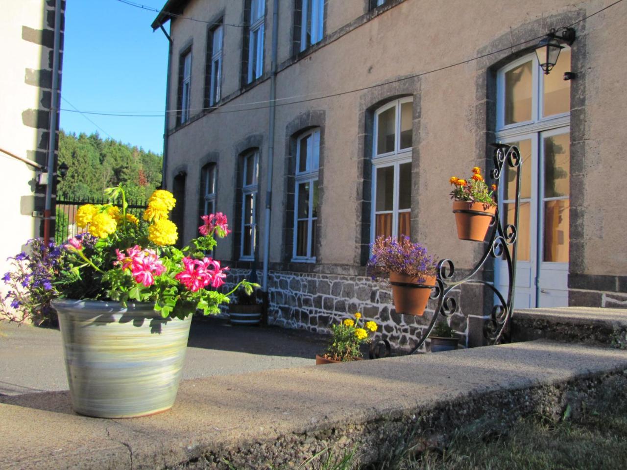 Leclosdipontine L'Ecole Des Demoiselles Pontgibaud Bagian luar foto