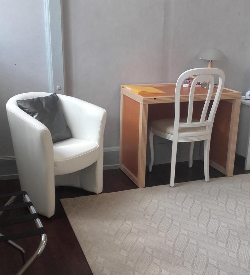 Leclosdipontine L'Ecole Des Demoiselles Pontgibaud Bagian luar foto