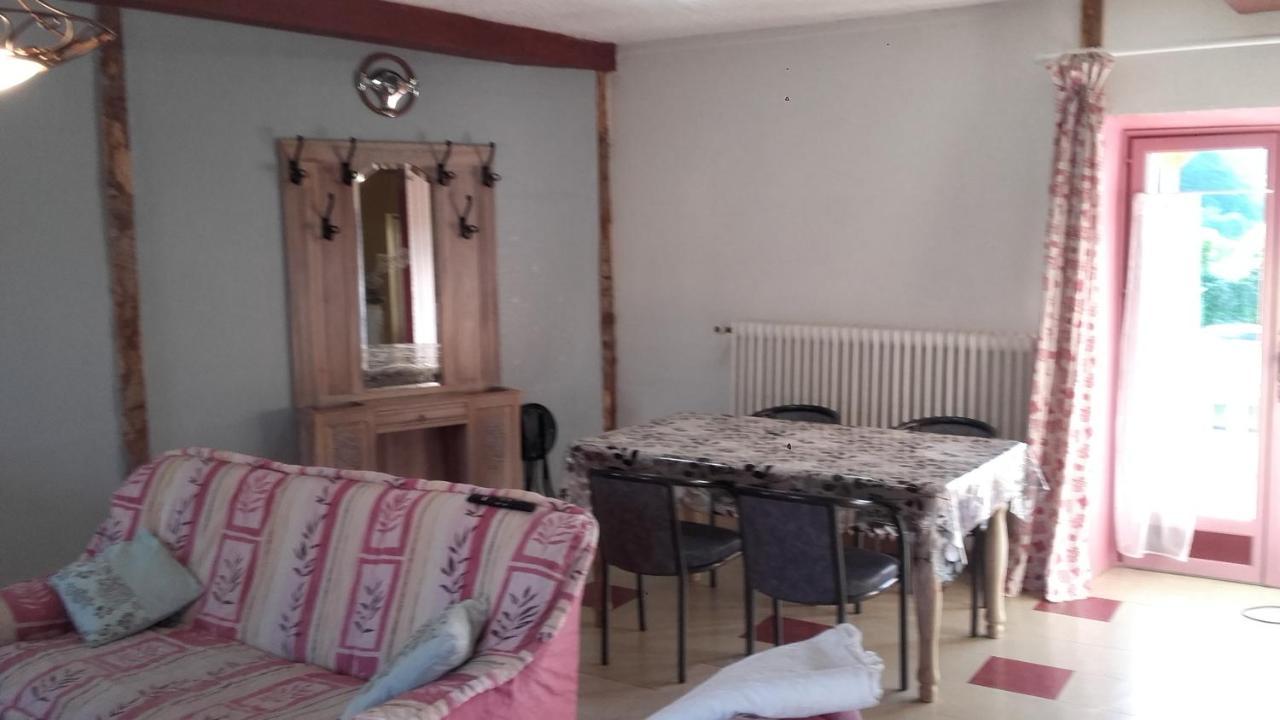 Leclosdipontine L'Ecole Des Demoiselles Pontgibaud Bagian luar foto