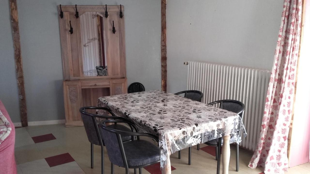Leclosdipontine L'Ecole Des Demoiselles Pontgibaud Bagian luar foto